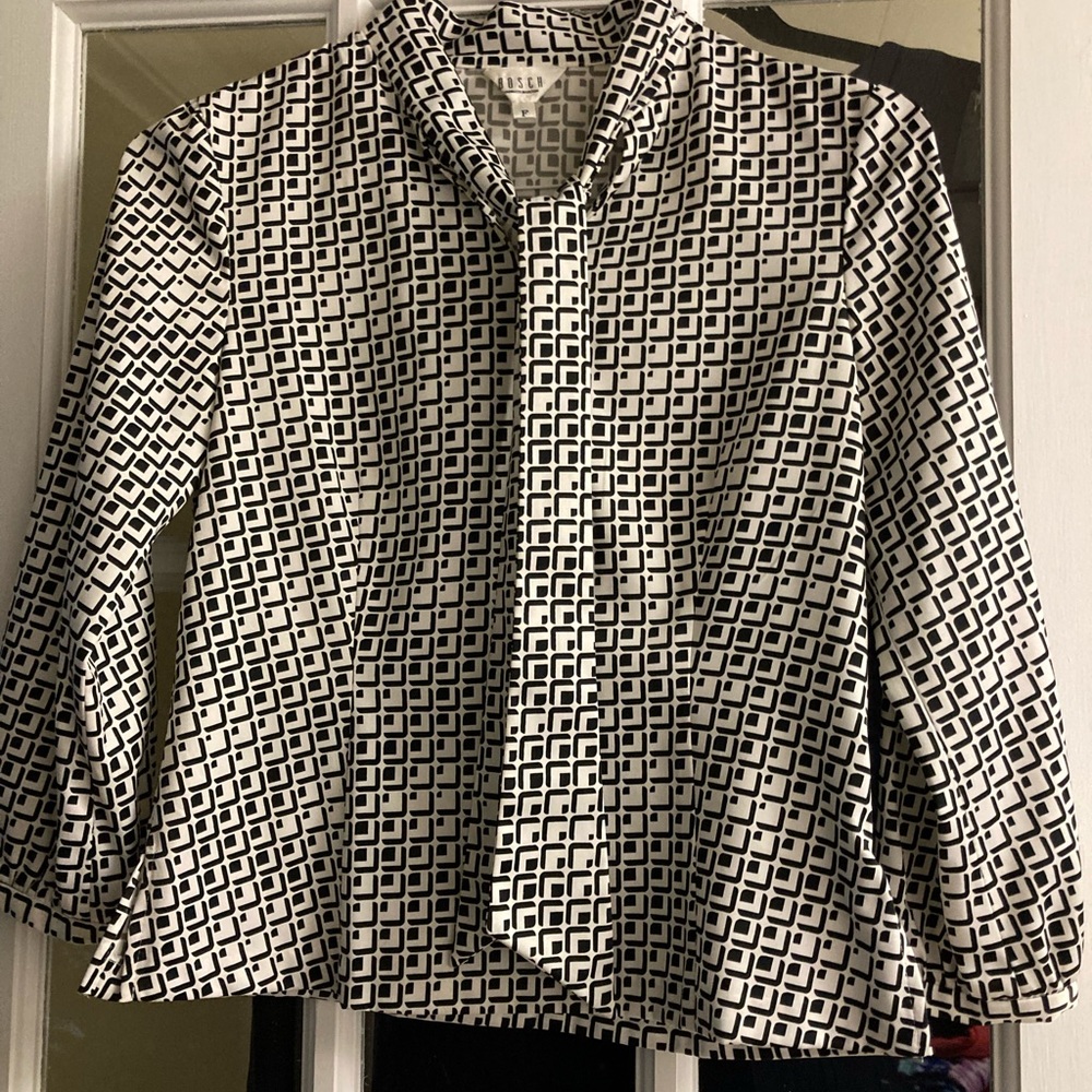 BOSCH woman’s Sz S black/white top